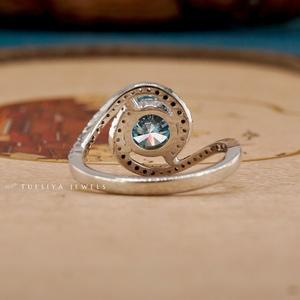 Bijoux de luxe en diamants, comprenant de magnifiques bagues en diamants conçues pour refléter la sophistication, la beauté et la brillance durable. - Product Image 2