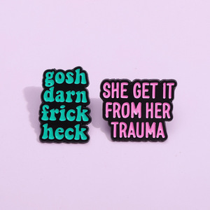 Broches personnalisées en émail « <span class=keywords><strong>Elle</strong></span> a hérité de son traumatisme » pour femmes, badges de revers, cadeau de bijoux pour le Nouvel An et les anniversaires - Product Image 4