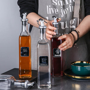 Tapón para Botella de Aceite Hyunheung, Plateado, con Vertedor de Goma Negra, Juego de Utensilios de Cocina - Product Image 3