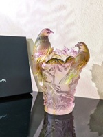 Vase en verre cristal givré de luxe avec relief de perroquet sur branche, dégradé rose, style Art Déco, centre de table pour la décoration intérieure