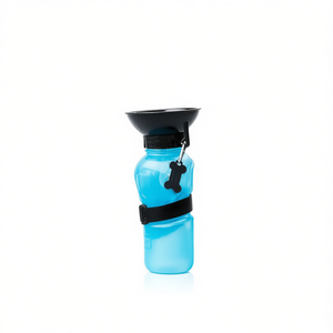 Bottiglia per bere per cani Myrva da 500 ml in silicone riutilizzabile con cinturino per viaggi ed escursioni - Product Image 1