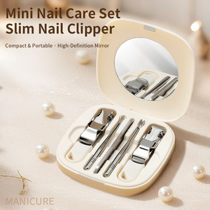 Mini kit de <span class=keywords><strong>manucure</strong></span> 5-en-1, outil de soin des ongles portable, coupe-ongles en acier inoxydable, emballage en boîte en carton, durable, facile à utiliser - Product Image 1