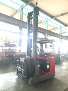New 1.5T 2.0T Double Deep Reach Truck 1.6M-12M Single Reach Pallet Stackers Electric Scissors Reach ForkLift Truck Narrow Aisle - Product Image 3