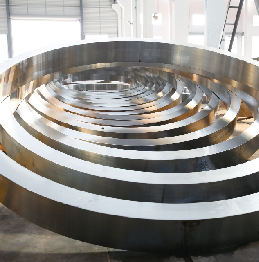 Acero de aleación inoxidable, buenas propiedades mecánicas, anillos de forja, troquel abierto, piezas de forja en caliente para rodamientos y energía eólica - Product Image 3