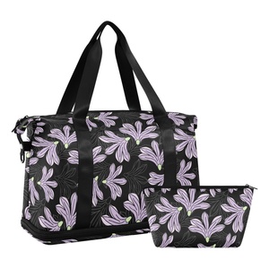 กระเป๋าออกกำลังกายกันน้ำลายดอกไม้สีม่วงฮาวายดีไซน์ใหม่ กระเป๋าเดินทางแบบดัฟเฟิลสั่งทำพิเศษสำหรับผู้หญิง พร้อมกระเป๋าใบเล็ก - Product Image 1