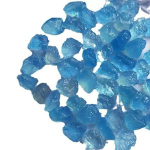 卸売 彫刻アクアマリンチップ 天然砕石 原石 タンブルヒーリングクリスタル エネルギーと感情の癒しに - Product Image 5
