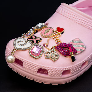 Mode Nieuwe DIY Goud Zilver Metaal Schoen <span class=keywords><strong>Charm</strong></span> Luxe Cartoon Dier roze Klompen Accessoires Groothandel Acryl Schoen <span class=keywords><strong>Charm</strong></span> Bulk - Product Image 1