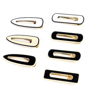 Yiyi कोरियन काले और सफेद बालों की क्लिप खोखली त्रिकोण बालों के बाल बाल कटवाने फैशन सेल्युलोज एसीटेट कस्टम हेयर एक्सेसरीज़ - Product Image 1