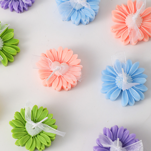 <span class=keywords><strong>Vela</strong></span> de aromaterapia DIY moderna Little Daisy <span class=keywords><strong>con</strong></span> cera en forma de flor de manzanilla para accesorios de tiro de Año Nuevo regalo del Día de San Valentín - Product Image 1