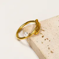 Unregelmäßiger Gedrehter Perlen-Eingelegter Edelstahl Offener Ring Minimalistischer Stilvoller Damen Alltags-Mode Fingerring