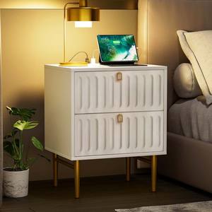 Comodino Scanalato Bianco in Legno con 2 Cassetti e Gambe in Metallo per Camera da Letto, Design Personalizzato e Servizio OEM - Product Image 3