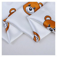 Ventes chaudes Tissu satiné imitation soie de poids moyen respirant extensible imprimé ours 96% polyester 4% élasthanne pour pyjamas