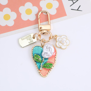 Pendentif porte-clés AM style Ins avec perle, cœur et fleur, étui pour écouteurs Bluetooth <span class=keywords><strong>AirPods</strong></span>, porte-clés, décoration pour sac de <span class=keywords><strong>couple</strong></span> - Product Image 5