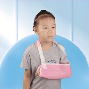 Attelle de bras pour enfant en maille rose respirante pour le soutien du coude, du bras et de la clavicule, usage enfant - Product Image 1