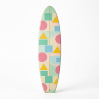 Planche de surf en fibre de verre colorée de haute qualité personnalisée pour le surf en eau océanique