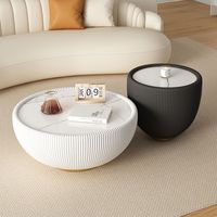 Table basse de style crème en marbre et bois, luxe léger, pour salon de petit appartement, tendance influenceur