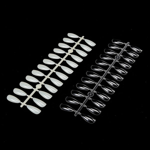 Présentoir transparent pour faux ongles en forme de goutte d'eau amande, avec nuancier de couleurs pour nail art - Product Image 3