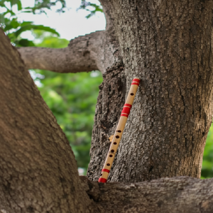 Flauta tradicional de bambú natural con acentos de hilo rojo brillante, excelente instrumento musical de viento de madera para principiantes - Product Image 1