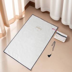 Alfombra de oración musulmana de terciopelo holandés suave y antideslizante, con bolsa de transporte integrada y cuentas de Tasbih. - Product Image 1