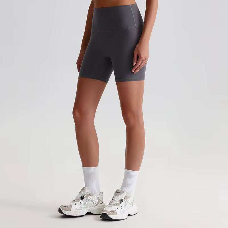 กางเกงขาสั้นสีเทาหมึก