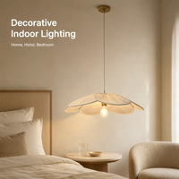 Luminaire suspendu beige de style français avec pampille en tissu, support en fer, douille E26 E27, hauteur réglable pour salle à manger