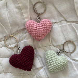 Porte-clés Cœur au Crochet Fait Main Rose Rouge Tressé Léger Mignon Cadeau Saint-Valentin Meilleure Vente Porte-clés Cœur Tricoté à la Main - Product Image 4