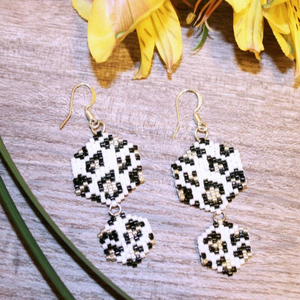 Pendientes de cuentas Miyuki hechos a mano, felicidad artesanal - Product Image 1