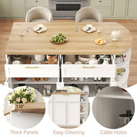 Cuisines ouvertes avec îlots, espace spacieux pour les rassemblements familiaux, poste de cuisson central, mobilier multifonctionnel pour la salle à manger