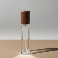 Vente en gros Mini flacon de parfum en verre dépoli de luxe 8ml 10ml 15ml Couvercle de pulvérisation étanche carré unique sérigraphie en boîte