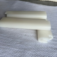 Profil en plastique blanc usiné CNC sur mesure en HDPE
