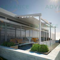Pergola de luxe motorisée à télécommande en PVC avec toit rétractable en polycarbonate pour l'extérieur