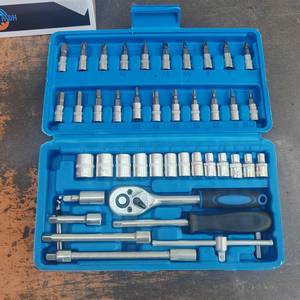 Offre Spéciale : Kit de 94 Pièces d'Outils Durables en Acier au Carbone pour Réparation Automobile (Clés à Douille et Embouts de Tournevis) avec Mallette Souple - Product Image 5