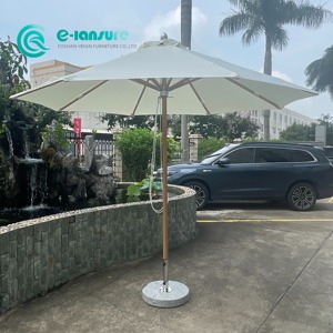 Venta al por mayor al aire libre para todo tipo de clima <span class=keywords><strong>sombrilla</strong></span> marco de aluminio con acabado de <span class=keywords><strong>madera</strong></span> <span class=keywords><strong>3</strong></span> <span class=keywords><strong>metros</strong></span> <span class=keywords><strong>sombrilla</strong></span> de playa redonda para Resort junto a la piscina - Product Image 1