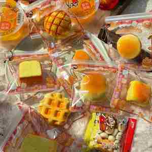 Série de Breloques Hyper-Réalistes Mini Pains et Pâtisseries en PU, Jouets Squishy à Remontée Lente, Cadeau Anti-Stress pour Enfants et Adultes, Jouets en Gros - Product Image 2