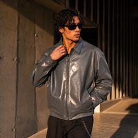 Veste pour homme OEM en cuir PU brillant, col rabattu, fermeture éclair métallique, poches latérales, manches longues, style streetwear minimaliste, veste décontractée