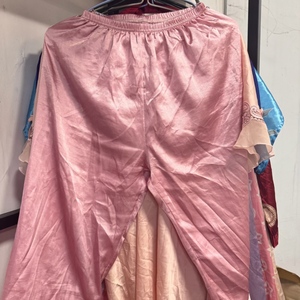 Pigiama di seta all'ingrosso abbigliamento da donna usato Bundle di stoffa usati - Product Image 3
