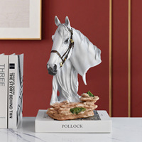 Figurine de décoration intérieure classique européenne Ornement écologique fait à la main Salon Couloir Statue de tête de cheval de Noël en résine