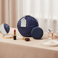 Pochette de maquillage ronde matelassée imperméable avec compartiment de rangement, pochette cosmétique personnalisée avec logo pour femmes, rangement de beauté pour les voyages