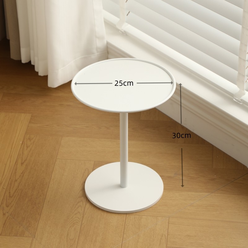 Blanc, petite taille, hauteur 30.