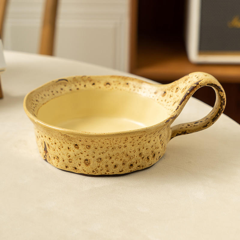 Grande tasse de petit-déjeuner transformée au four à imprimé léopard jaune