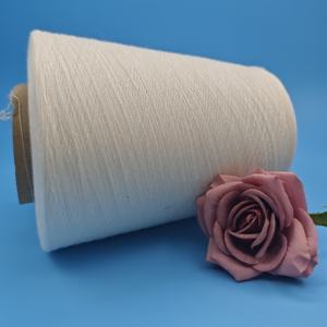 Быстросохнущая, устойчивая к усадке полиэфирная пряжа может использоваться в домашнем текстиле и одежде. - Product Image 3