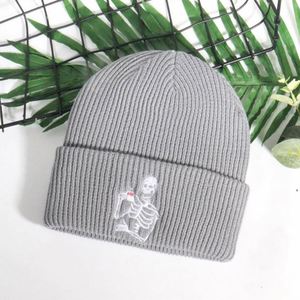 Bonnet tricoté uni d'hiver avec revers, style Y2K, brodé, 100% acrylique, avec logo personnalisé - Product Image 6