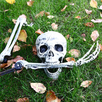Ensemble de décoration réaliste Halloween Ghost Festival Squelette au sol et ornement de corps humain en plastique brillant Fournitures de fête