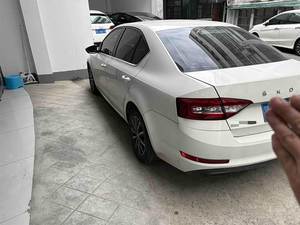 Modèle d'exportation conforme aux normes russes <span class=keywords><strong>2021</strong></span> <span class=keywords><strong>Skoda</strong></span> <span class=keywords><strong>Octavia</strong></span> 1.5L L4 113HP Automatique Édition Confort - Product Image 4