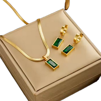 Ensemble collier et boucles d'oreilles en acier inoxydable plaqué or, pendentif élégant, cadeau pour femme pour un anniversaire, un mariage, une fête ou Noël