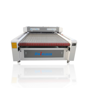 Machine de dé<span class=keywords><strong>coupe</strong></span> laser CO2 pour tissu 1630 avec alimentation automatique, découpeuse laser CNC pour vêtements - Product Image 2