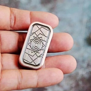 Spinner de Dedo EDC de Bronce de Tres Capas con Monedas y Tarjetas, Juguete Antiestrés Hecho de Metal Duradero - Product Image 3