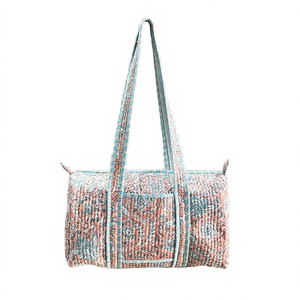 Bolsa de Viaje de Fin de Semana Premium de Algodón Acolchado Ecológico Hecha a Mano en India, Ligera, con Correa de Hombro, Estilo Boho para Gimnasio y Viajes de Fin de Semana - Product Image 2