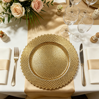 Assiette de présentation dorée perlée résistante à l'usure, réutilisable, avec base brillante antidérapante pour service hôtelier à fort trafic