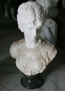 Statue <span class=keywords><strong>de</strong></span> buste <span class=keywords><strong>de</strong></span> <span class=keywords><strong>femme</strong></span> romaine en marbre blanc sculpté sur mesure <span class=keywords><strong>de</strong></span> haute qualité pour <span class=keywords><strong>la</strong></span> décoration <span class=keywords><strong>de</strong></span> <span class=keywords><strong>la</strong></span> maison occidentale, taille réelle, tête <span class=keywords><strong>de</strong></span> <span class=keywords><strong>femme</strong></span>, sculpture en stock - Product Image 2